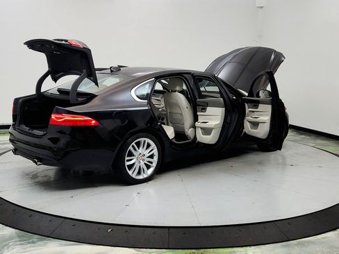 Used 2016 Jaguar XF Prestige RWD image 11