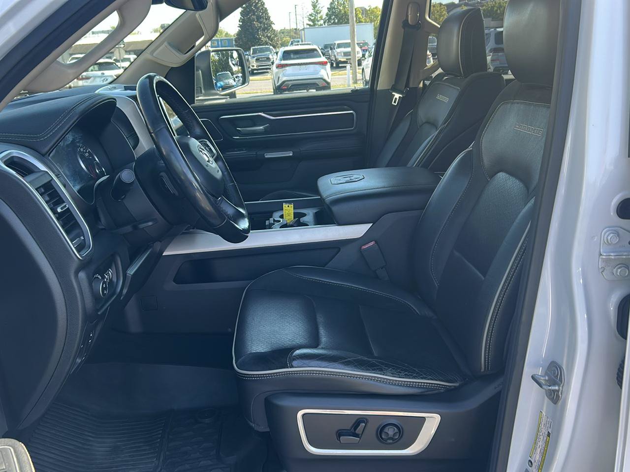 Used 2019 RAM 1500 Laramie AWD/4WD image 11