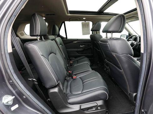 Used 2025 Honda Pilot Elite image 24