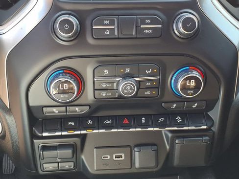 Used 2021 Chevrolet Silverado 1500 LT Trail Boss w/ Convenience Package II AWD/4WD image 8