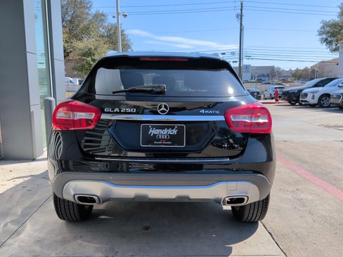 Used 2018 Mercedes-Benz GLA 250 4MATIC image 9