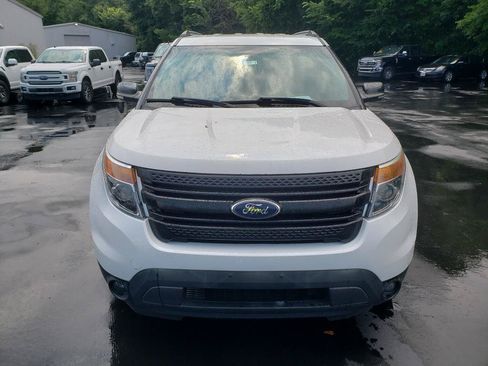 Used 2014 Ford Explorer XLT w/ Equipment Group 202A FWD image 2