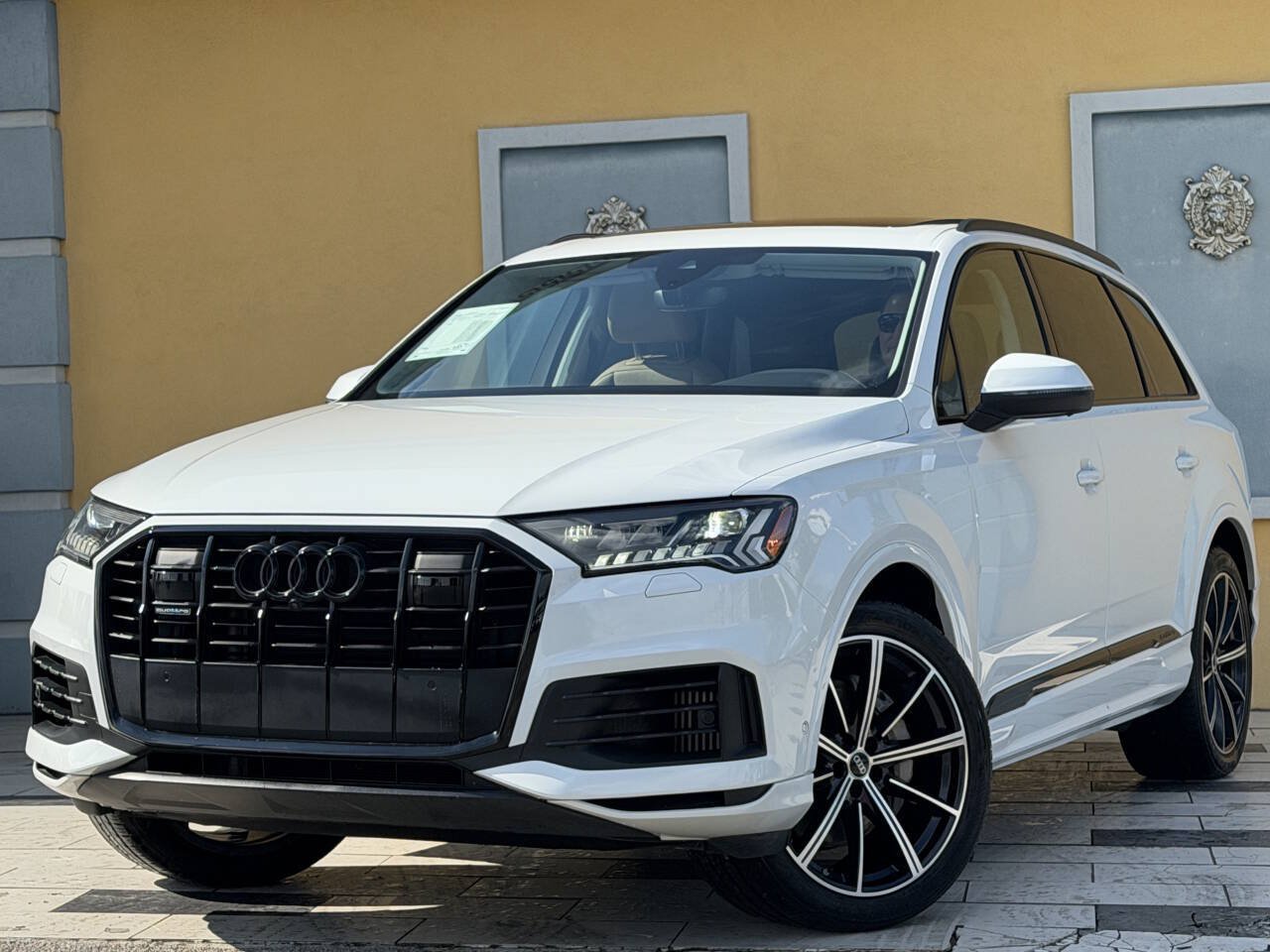 Used 2023 Audi Q7 3.0T Premium Plus w/ Premium Plus Package AWD/4WD image 3