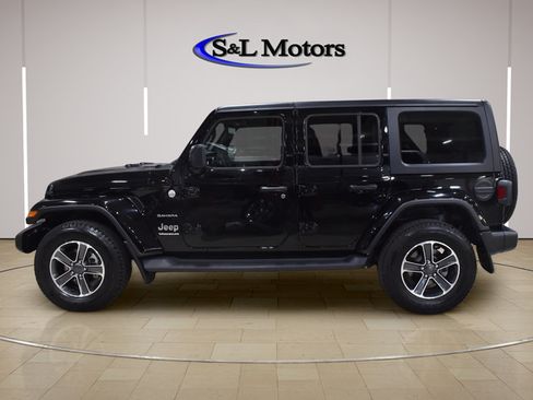 Used 2023 Jeep Wrangler Unlimited Sahara AWD/4WD image 4