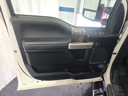 Used 2019 Ford F250 Lariat w/ Lariat Ultimate Package AWD/4WD image 11