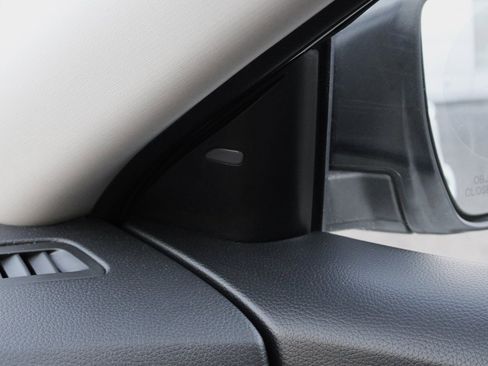 Used 2018 Nissan Rogue SV image 40