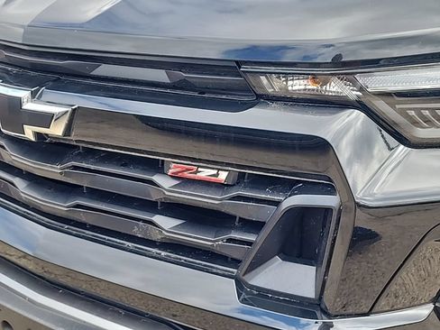 Used 2024 Chevrolet Colorado Z71 w/ Advanced Trailering Package AWD/4WD image 3