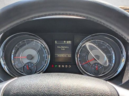 Used 2013 Chrysler Town & Country Touring-L w/ Driver Convenience Group image 11