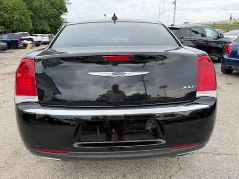 Used 2019 Chrysler 300 Limited RWD image 5
