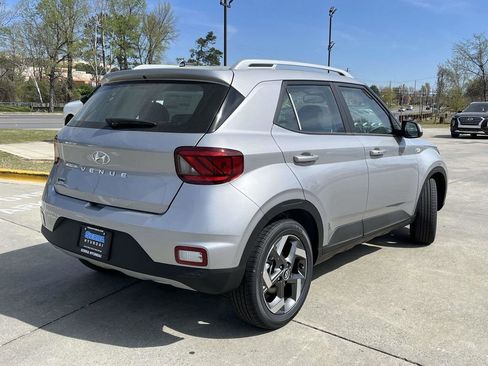 New 2026 Hyundai Venue SEL FWD image 3