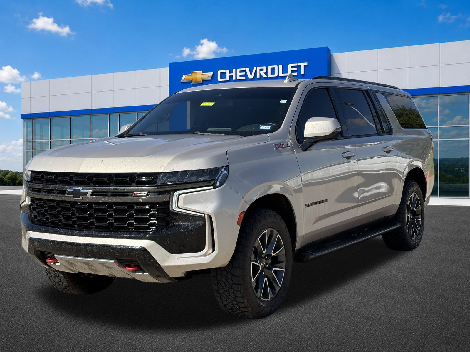 Used 2021 Chevrolet Suburban Z71 w/ Luxury Package AWD/4WD image 3