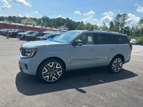 New 2027 Ford Expedition Platinum w/ Platinum Ultimate Package AWD/4WD image 6