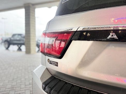 Used 2021 Nissan Armada SL w/ Captain's Chairs Package image 11