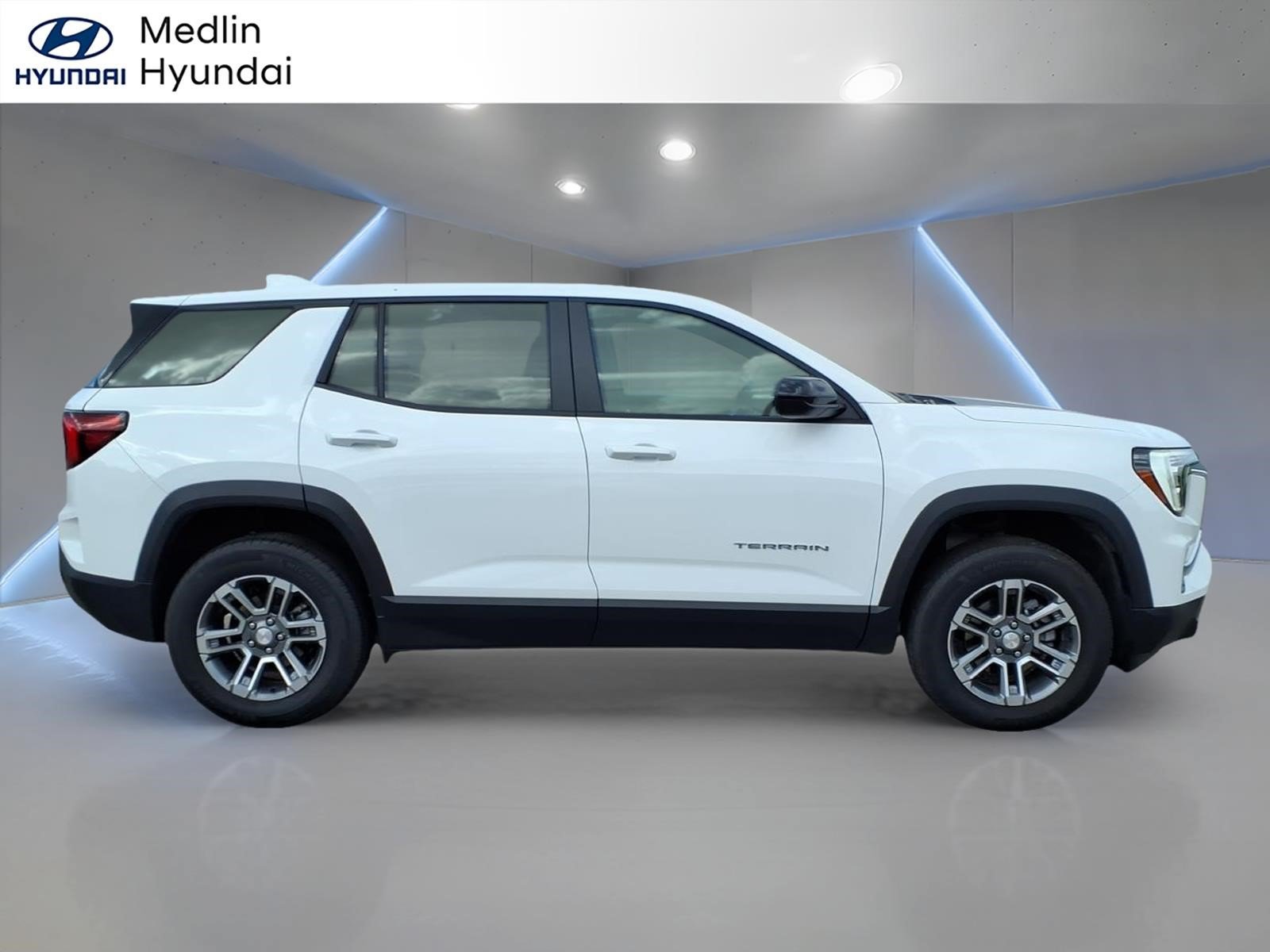 Used 2026 GMC Terrain Elevation FWD image 2