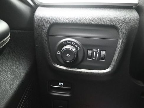 Used 2023 Jeep Grand Cherokee L Limited AWD/4WD image 14