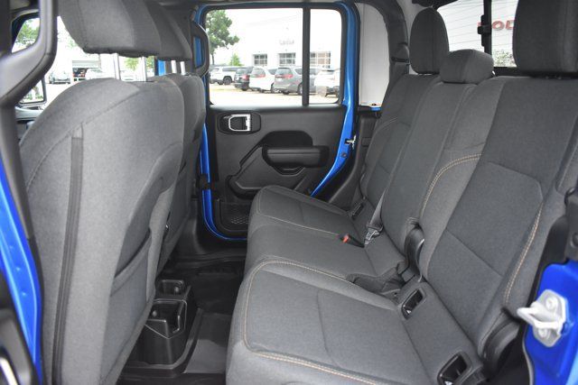 Used 2025 Jeep Gladiator Sport AWD/4WD image 16