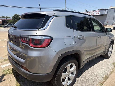 Used 2019 Jeep Compass Latitude w/ Safety & Security Group AWD/4WD image 3