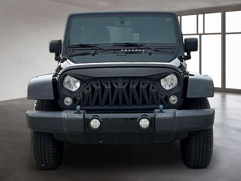 Used 2018 Jeep Wrangler Unlimited Sahara image 4