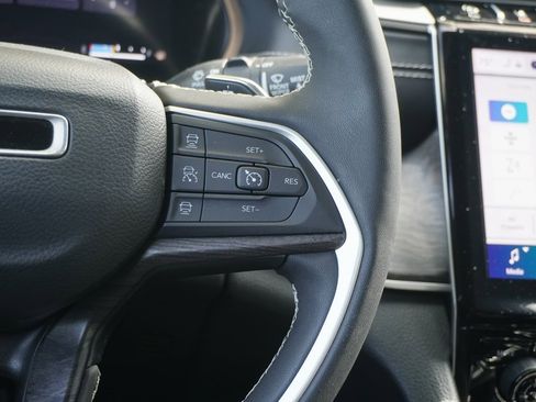 Used 2023 Jeep Grand Cherokee L Limited image 15