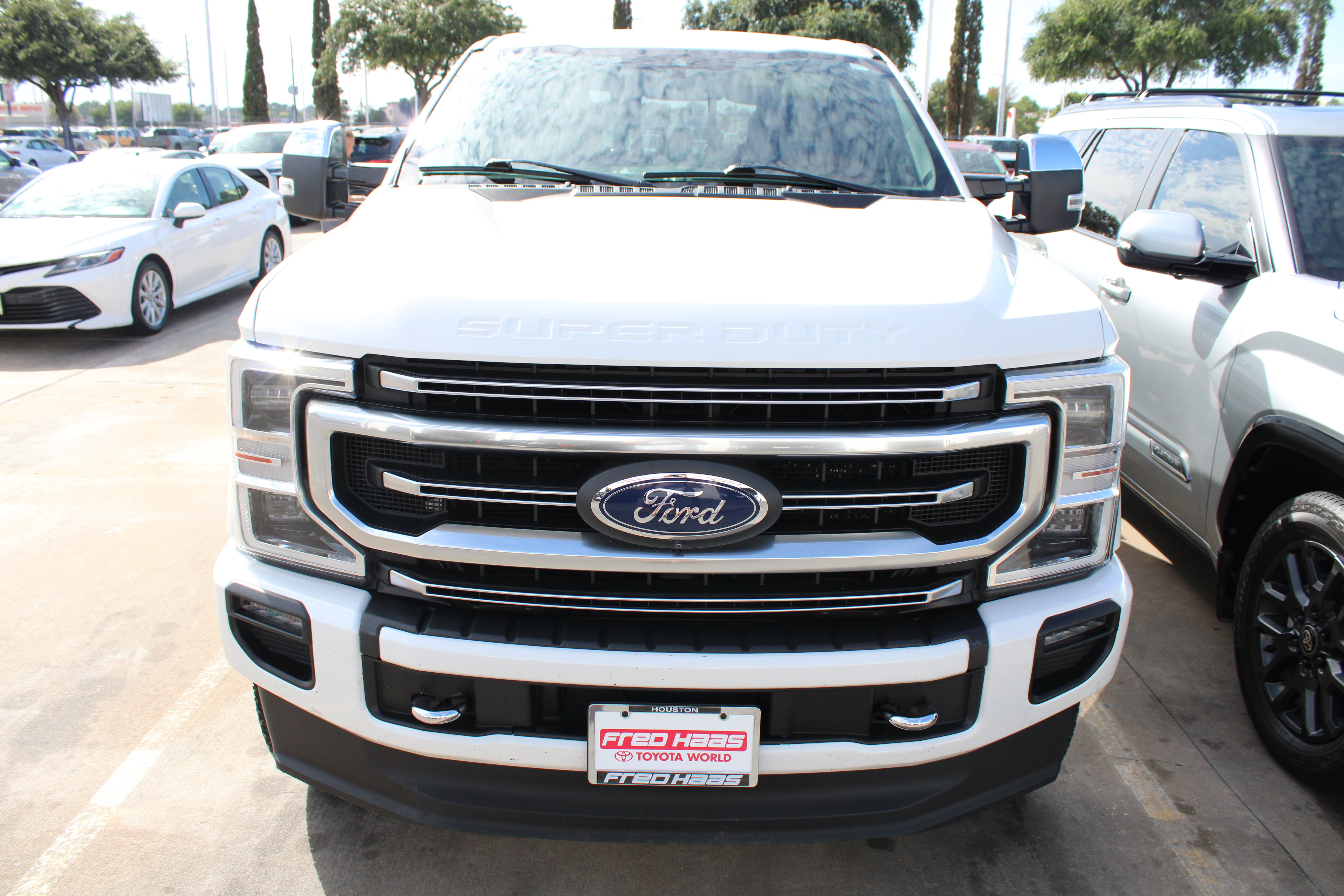 Used 2020 Ford F250 Platinum w/ FX4 Off-Road Package AWD/4WD image 3