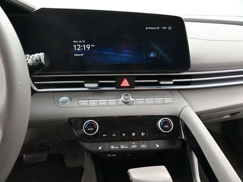Used 2024 Hyundai Elantra SEL w/ Convenience Package FWD image 19