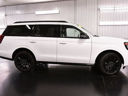 Used 2025 Ford Expedition Platinum w/ Stealth Appearance Package AWD/4WD image 8