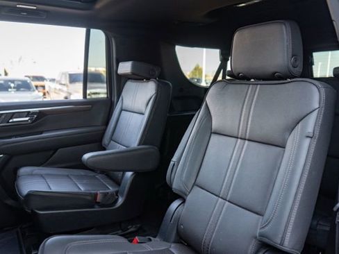 Used 2025 Chevrolet Suburban High Country AWD/4WD image 42