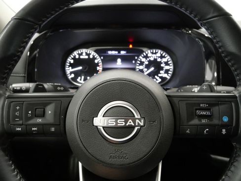 Used 2025 Nissan Pathfinder SV FWD image 16