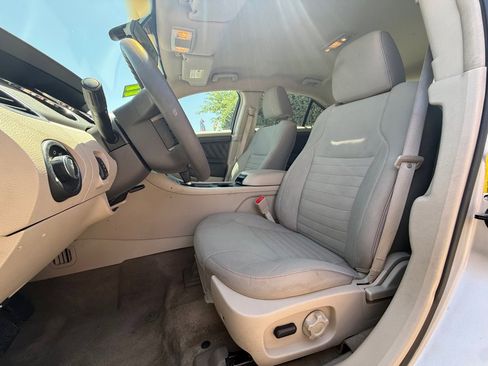 Used 2011 Ford Taurus SE FWD image 27