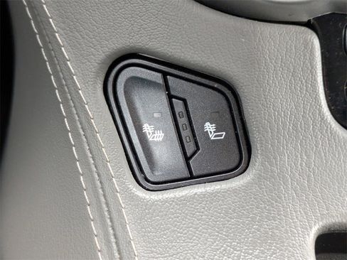 Used 2017 Chevrolet Suburban LT image 25