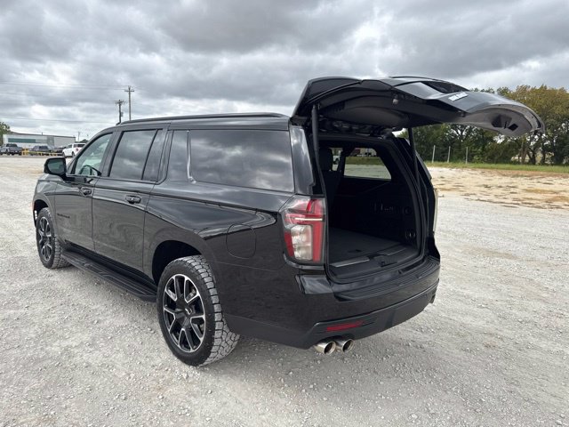 Used 2023 Chevrolet Suburban RST w/ Sport Performance Package AWD/4WD image 4