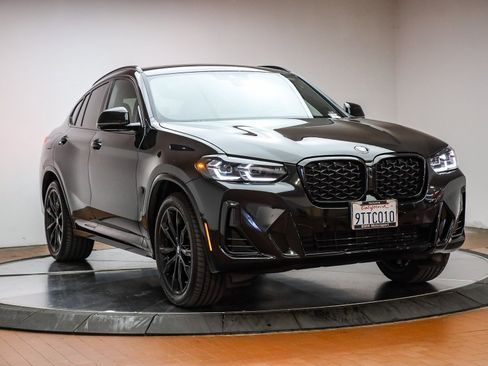 Used 2025 BMW X4 xDrive30i w/ Premium Package image 3