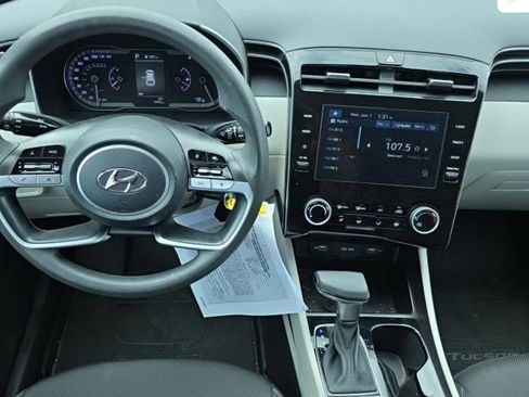 Used 2024 Hyundai Tucson SE AWD/4WD image 4