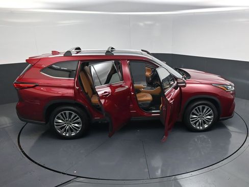 Used 2021 Toyota Highlander Platinum image 27