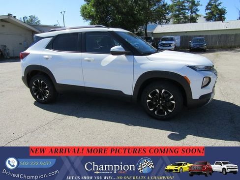Used 2023 Chevrolet TrailBlazer LT FWD image 3