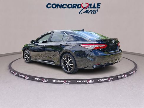 Used 2019 Toyota Camry SE FWD image 4