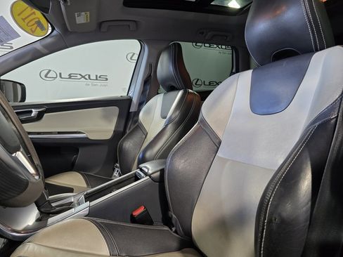 Used 2017 Volvo XC60 T5 Dynamic image 15