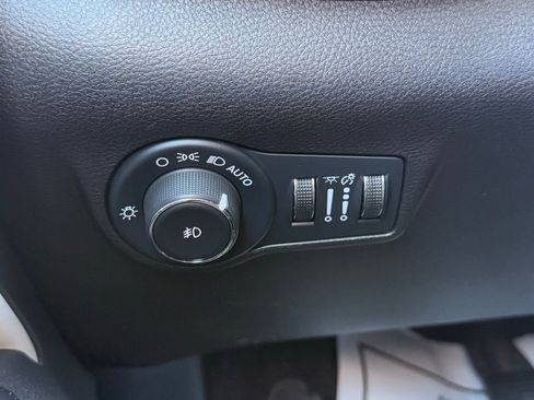 Used 2024 Jeep Compass Limited image 39