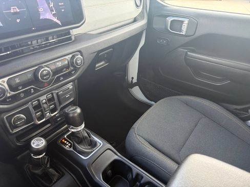 Used 2024 Jeep Gladiator Sport AWD/4WD image 28