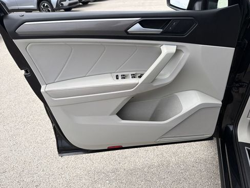 Certified 2023 Volkswagen Tiguan SE R-Line AWD/4WD image 9
