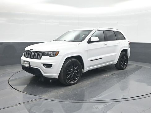 Used 2020 Jeep Grand Cherokee Altitude image 1