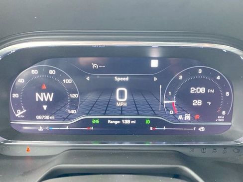 Used 2022 GMC Yukon XL SLT w/ SLT Premium Package image 11