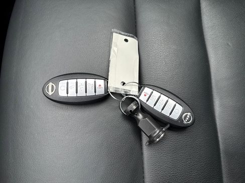 Used 2022 Nissan Rogue SL w/ SL Premium Package image 34