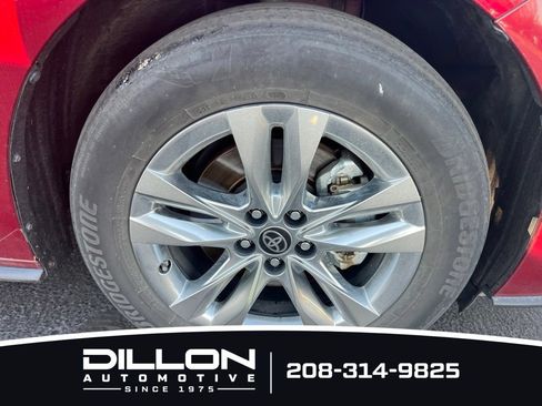 Used 2024 Toyota Sienna Limited AWD/4WD image 3