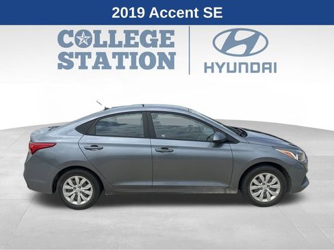 Used 2019 Hyundai Accent SE FWD image 2