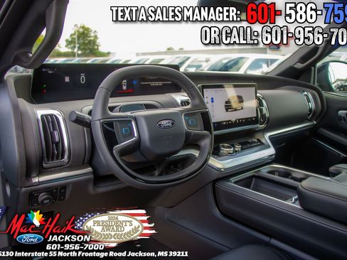 Used 2025 Ford Expedition Platinum image 8