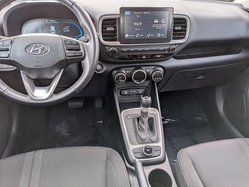 Used 2025 Hyundai Venue SEL FWD image 23