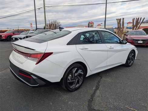 Certified 2025 Hyundai Elantra Sport image 4