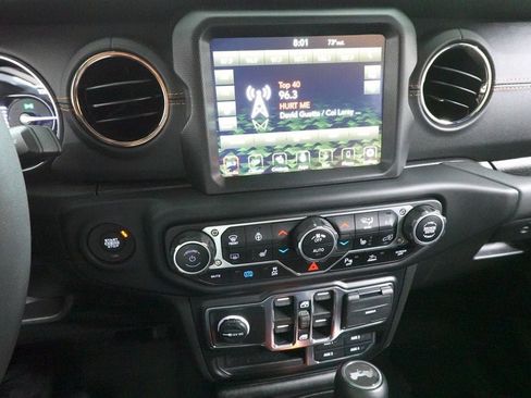 Used 2023 Jeep Wrangler Unlimited Sahara AWD/4WD image 16