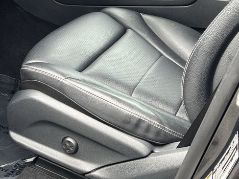 Used 2021 Mercedes-Benz GLC 300 4MATIC image 19